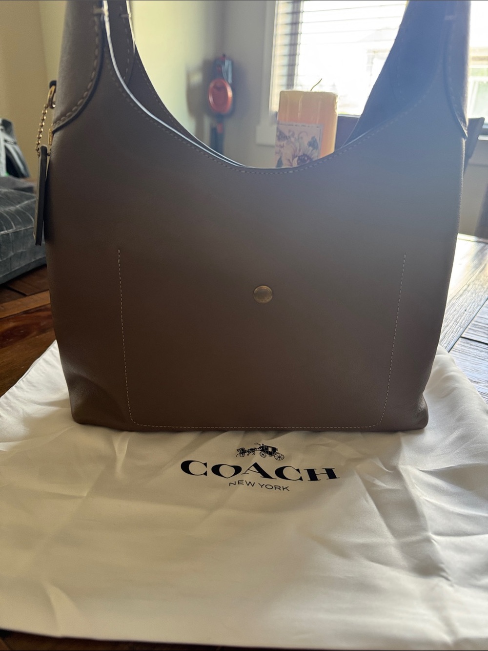 Coach Stone Brooklyn 28 - Picture 2 of 4